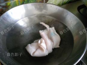 猪皮水煮一下