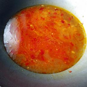 加入一大碗水，转大火。