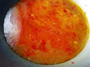 加入一大碗水，转大火。