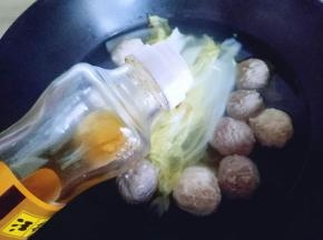 最后滴几滴芝麻油，关火。