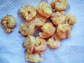 捞出，放在厨房用纸上，吸净余油