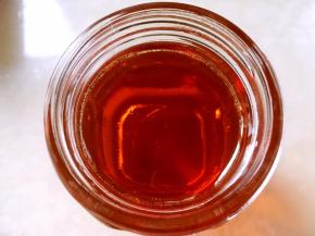 不烫手时装入容器，装入玻璃瓶后的颜色更好看