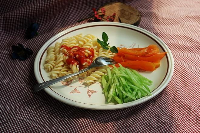 番茄酱蔬菜拌意粉