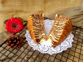 切开蛋糕，一层一层的斑马条纹，特别漂亮