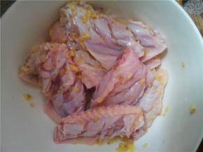 加入切好的姜沫