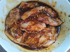 用手抓均匀。放冰箱腌制5小时以上