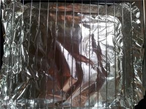 烤盘铺锡纸接油