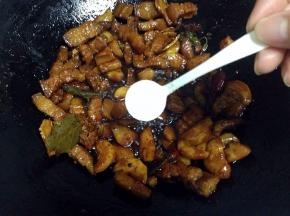 加少许盐调味即可出锅。