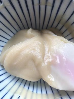 140g白豆沙加少许牛奶拌匀，图片牛奶加多了，稀，后来又加了白豆沙