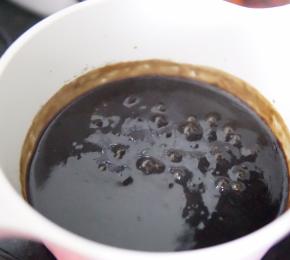 加热看到有气泡建议把它舀出来，这样成品会更好看，不舀也没关系，不影响口感，影响美观