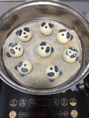 直接放在蒸锅里，继续醒发30分钟