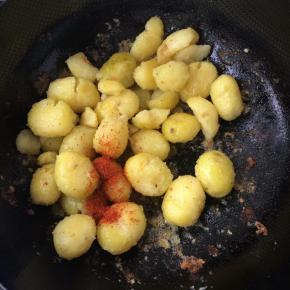 放精盐、辣椒粉，不能吃辣的可以不放