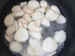 杏鲍菇用沸水焯一下
