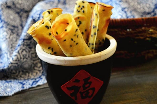 全麦黑芝麻蛋卷