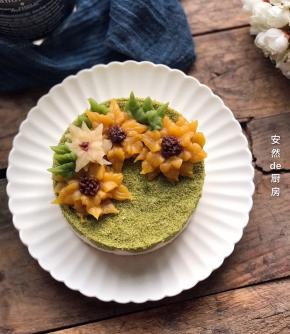 黄色和绿色的花型用352裱花嘴，花心用3号裱花嘴