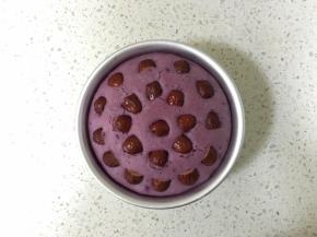 蒸好的发糕，放温热然后脱模