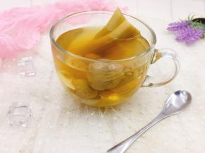 爱吃甜的可以放一些冰糖炖，不过本身竹蔗和雪梨有一些甜味了，所以我没有放糖