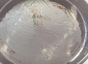 披萨盘刷上玉米油