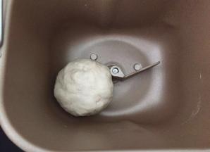 和成光滑的面团，发酵1个小时