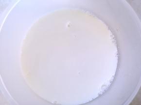 牛奶加砂糖小火加热煮开