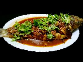 装盘开吃吧，那叫一个香啊！最主要的是我这个鱼盘配上这鱼，颜值高的不要不要的！