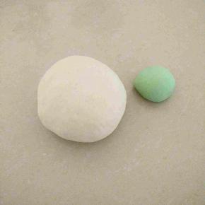 排气，出一小部分加入色素揉匀。