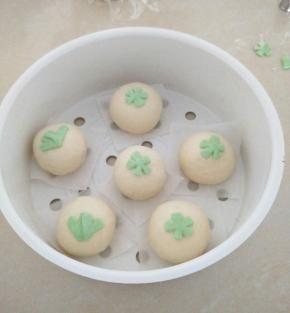 放入蒸锅，上汽后，大火蒸13分钟，闷三分钟即可。