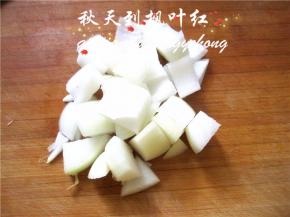 剩余的洋葱切成块备用