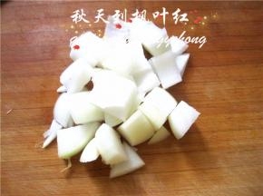 剩余的洋葱切成块备用