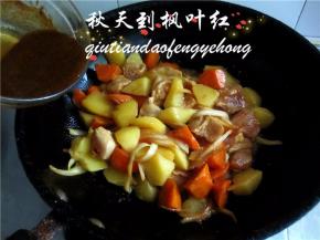 加入调好的咖喱汁