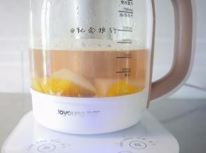 慢慢煮玫瑰茄的红色会慢慢出来特别漂亮