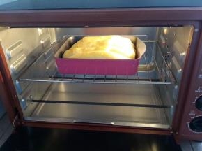 烤箱预热120°。上下火烤20分钟。