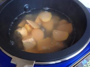 时间剩余15分钟，加入红薯和姜片