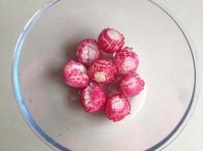 做好后放干净的碗里