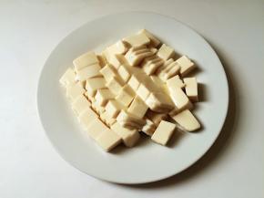 豆腐切小块