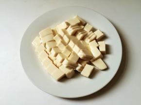 豆腐切小块