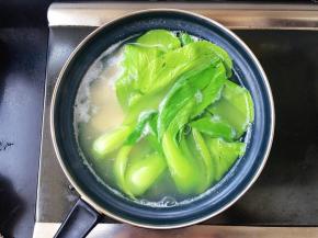 最后放入油菜即可