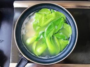 最后放入油菜即可