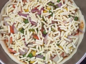 再撒上芝士，披萨草。