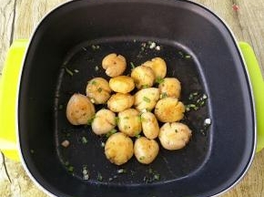 撒上椒盐、葱花即可