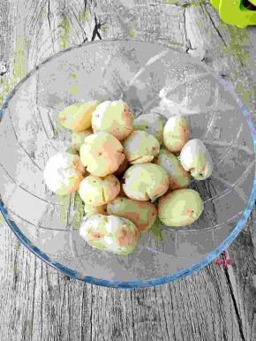 取出，用刀微微压扁