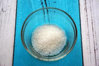 程序结束后，加入砂糖，再搅打10秒左右。