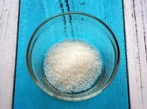 程序结束后，加入砂糖，再搅打10秒左右。