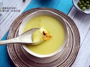 将做好的米糊倒出，搅拌几下让食盐溶解，即可食用。