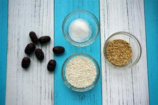 准备食材：小麦仁25克、糯米75克、红枣7个、白糖10克。