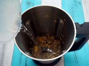 加入300毫升清水。