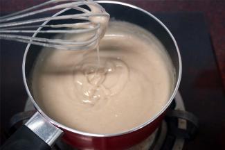 煮至奶糊出现稠性，能画出花纹即可熄火。