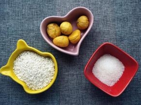 准备食材：栗子50克、糯米70克 白糖30克。