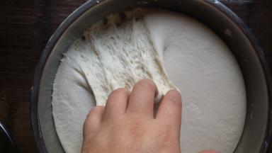 我发了一晚上，面团是原来的三倍大。