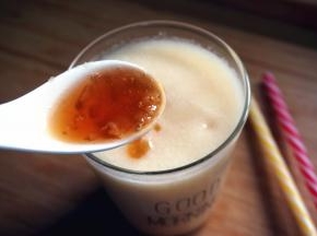 加入1大匙蜂蜜，拌均匀即可饮用。